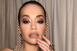 Rita Ora pokazala svoju besprijekornu figuru u providnoj haljini tokom izlaska u Londonu