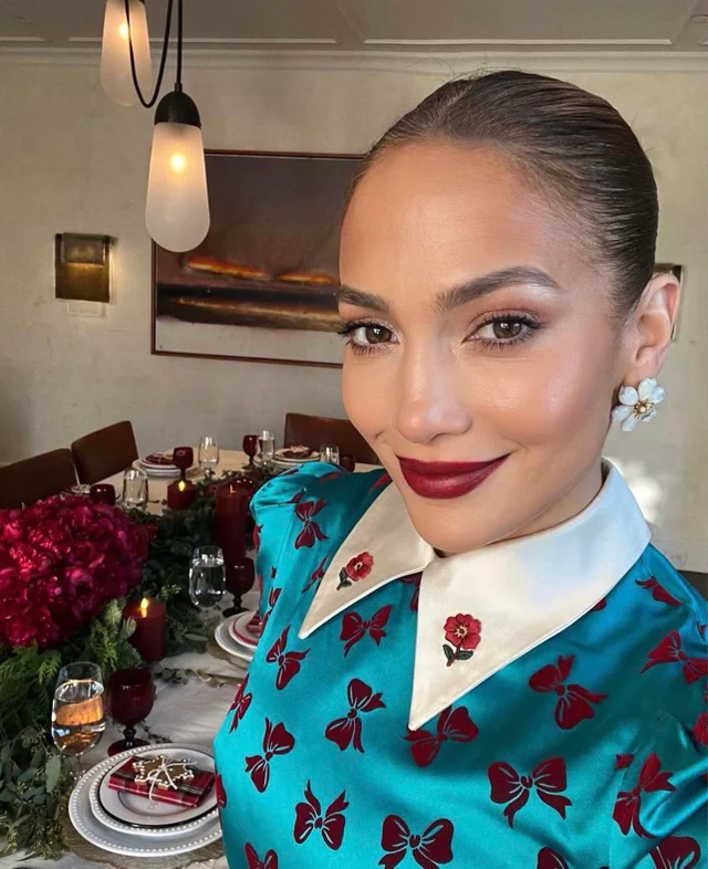 Jennifer Lopez oduševila fanove u nesvakidašnjem izdanju za Božić