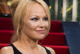 Bili u braku 12 dana: Bivši suprug ostavio Pameli Anderson 10 miliona dolara