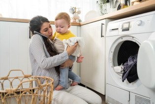 Da li je lakše ići na posao ili ostati kod kuće i brinuti o djeci i domaćinstvu?