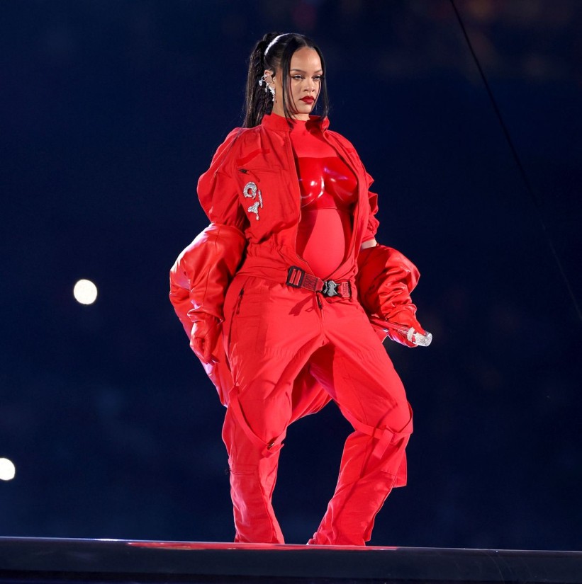 Rihanna oduševila nastupom na SuperBowlu i otkrila trudnoću