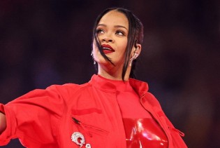 Rihannina modna kombinacija sa Super Bowla koštala je nevjerovatnih 1,2 miliona dolara