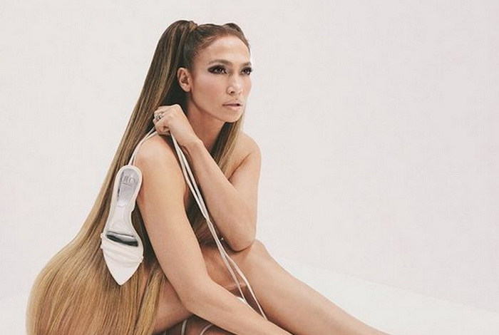 Jennifer Lopez pozirala gola u reklami za modni brend