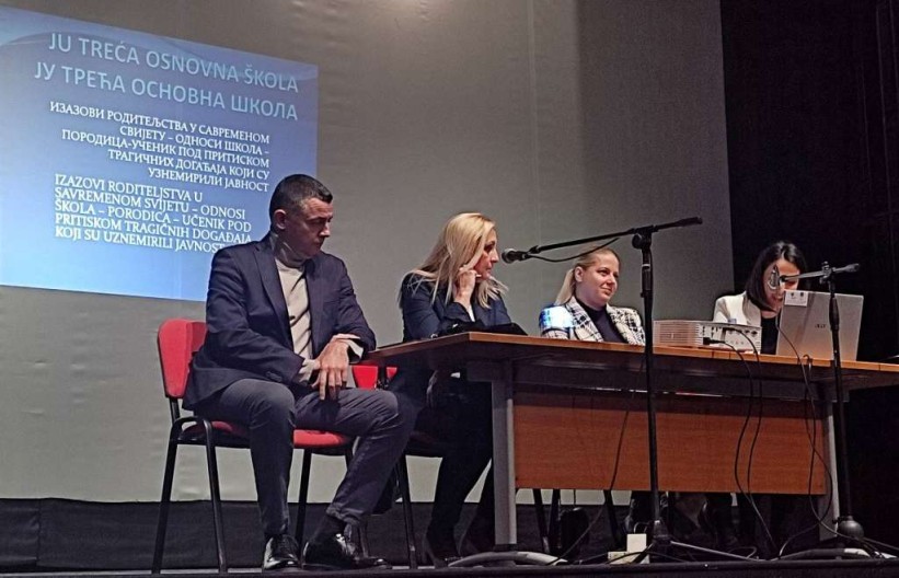 Panel disusija 'Izazovi roditelja u savremenom svijetu'