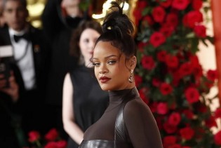Trudna Rihanna atraktivnim izdanjem predstavila svoju novu kolekciju donjeg veša