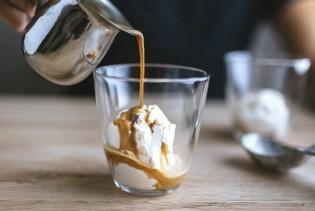 Pripremite osvježavajuće piće: Affogato, savršen spoj sladoleda i kafe