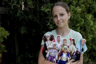 Upoznajte “Bosnian Barbie”: Esmine lutke odjevene u bosansku narodnu nošnju