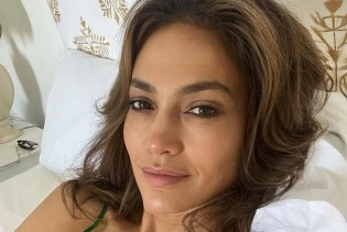 J. Lo objavila selfie iz kreveta