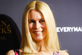 Claudia Schiffer mami uzdahe i u 53. godini, za rođendan se pohvalila fotkom u bikiniju