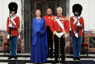 Foto: Ambasadorica Anesa Kundurović Miljak sa danskom kraljicom u kreaciji Kaftan studija