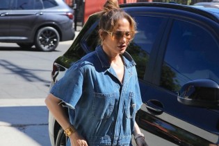 Jennifer Lopez snimljena u nesvakidašnjem izdanju dok je išla na sastanak u LA
