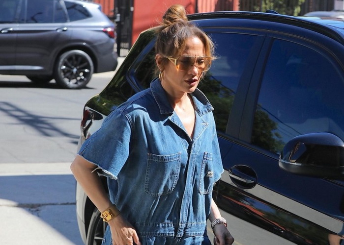 Jennifer Lopez snimljena u nesvakidašnjem izdanju dok je išla na sastanak u LA