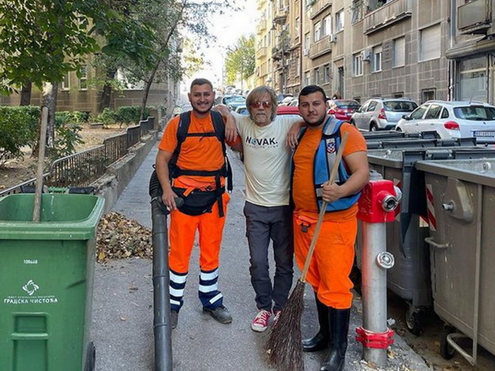 Žika Todorović pokazao koliki je čovjek, u Beogradu se fotografisao s radnicima Gradske čistoće