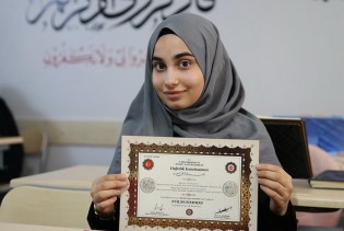 Mlada Sirijka Nur Muhammed (17) za mjesec dana naučila Kur'an napamet