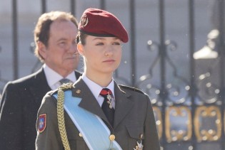 Buduća kraljica Španije prvi se put pojavila u vojnoj odori