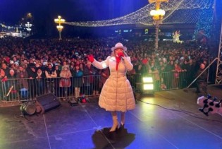 Neda Ukraden pjevala pred deset hiljada Rumuna