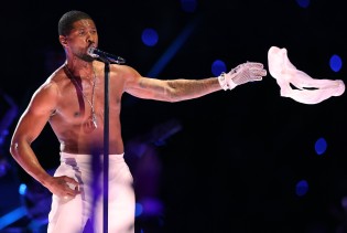 Usher očarao na Super Bowlu: Zgodniji je od repera mlađe generacije