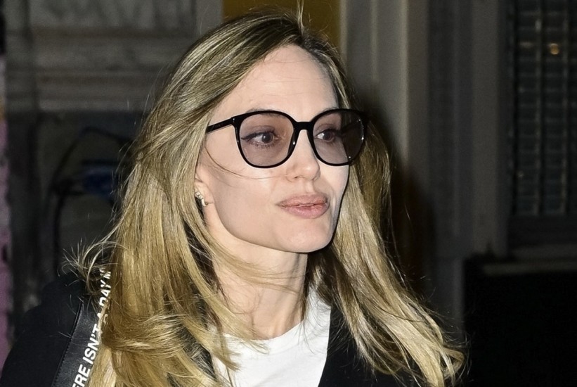 Angelina Jolie radikalno promijenila frizuru