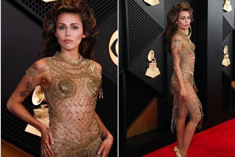Neobična haljina Miley Cyrus sa dodjele Grammy-ja pravljena je čak 28 dana
