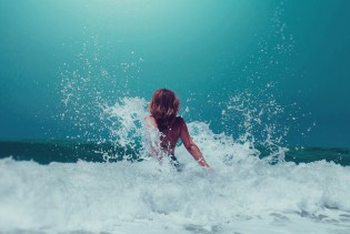 Plivanje u hladnoj vodi može ublažiti simptome menopauze ?