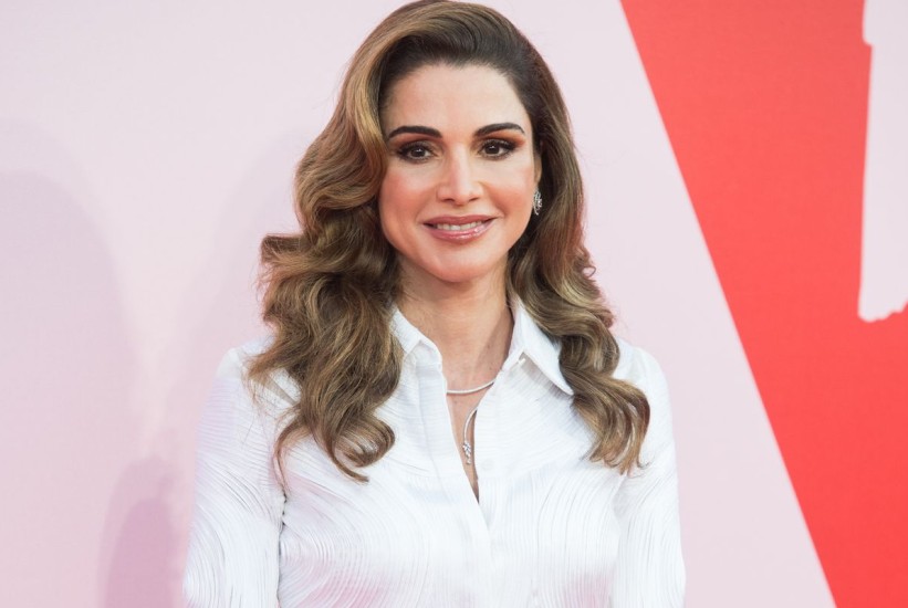 Jordanska kraljica Rania postavila trendove sa novim Diorovim kaputom