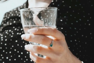 Koliko čaša vode zapravo trebamo popiti u jednome danu?