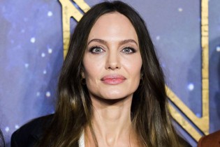 Angelina Jolie započela svoj put kao dizajnerica na dodjeli Oscara