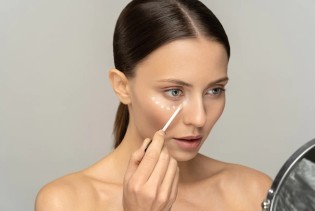 Donosimo vam trik kako uz pomoć šminke napravite efekat face lifta