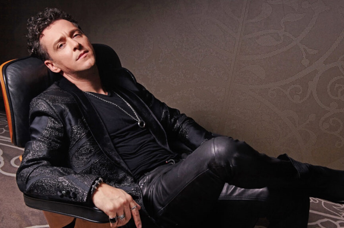 Dženan Lončarević nam je otkrio šta je najbolji poklon za Osmi mart ...