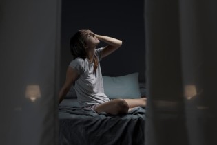 Koji su uzroci postporođajnog noćnog znojenja i šta učiniti?