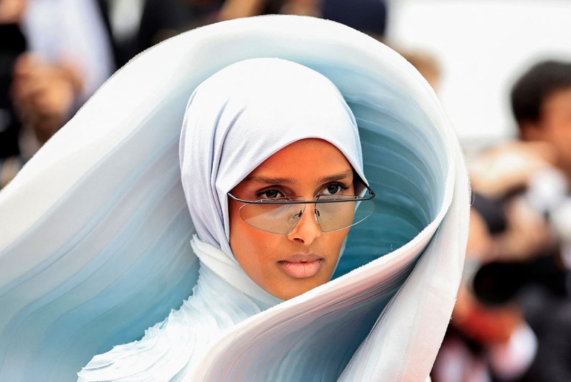 Manekenka Rawdah Mohamed oduševila publiku na festivalu u Cannesu svojom elegantnom pojavom