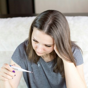 Drhtavica nakon poroda: Zašto se pojavljuje i kako se nositi s njom