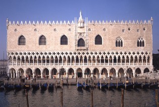 Elegantna venecijanska palača domaćin je revije popularnog brenda