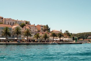 Daily Mail izdvojio hrvatski otok kao top destinaciju za 2024.: 'Najčistije more'
