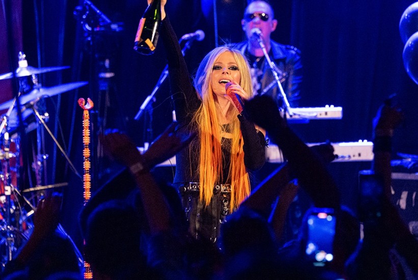 Avril Lavigne je sinoć nastupala u pulskoj Areni, a mi smo se prisjetili početaka njene karijere
