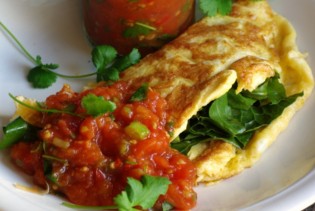 Ljetni omlet od jaja sa salsom i korijanderom: Brzo, ukusno i zasitno