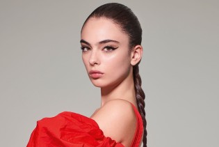 Satenska haljina i jednostavan make-up: Kćerka Monice Belluci očarala u Parizu