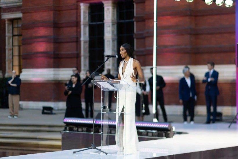 Naomi Campbell oduševila  na spektakularnoj izložbi u Londonu