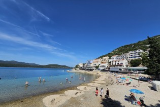 Bosanci i Hercegovci osvježenje pronašli u Neumu, evo kakve su cijene