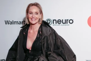 Sharon Stone rekreirala ikoničnu scenu iz "Sirovih strasti"