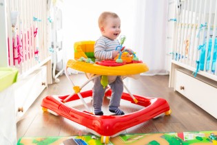 Zašto stručnjaci preporučuju izbjegavanje hodalica za bebe