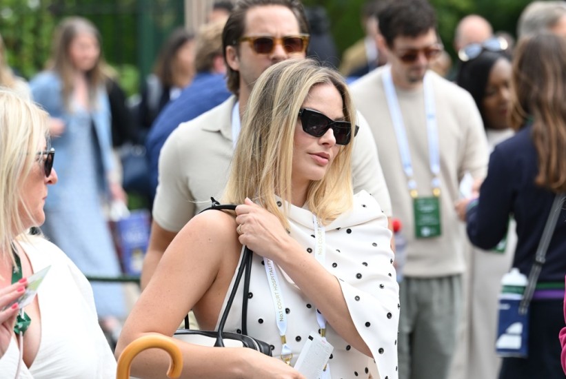 Margot Robbie u pratnji supruga prisustvovala  Wimbldonu