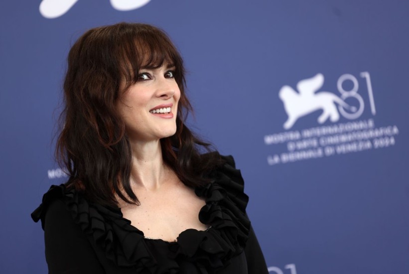 Povratak zvijezde 90-ih: Winona Ryder oduševila u kampanji Jimmy Choo