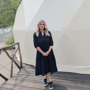 Melisa Selak Hodo gradi glamping prostor na obali Drine