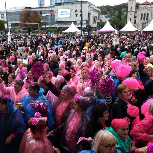 Više od 550 heroina, žena operisanih od raka dojke, predvodilo 'Race for the Cure'