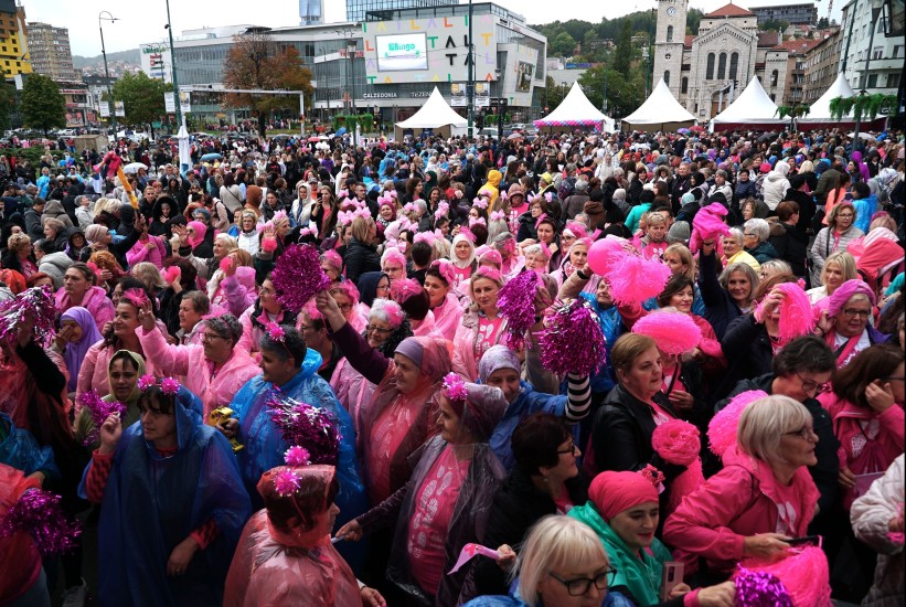 Više od 550 heroina, žena operisanih od raka dojke, predvodilo 'Race for the Cure'