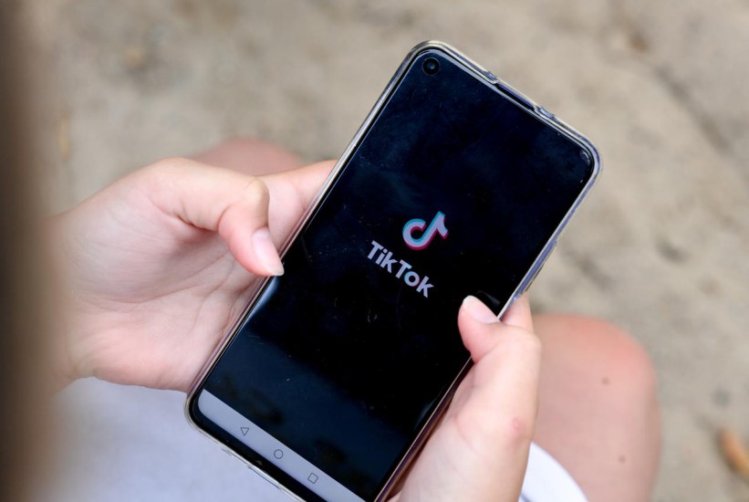 TikTok suočen s optužbama za postavljanje 'nerealnih standarda' ljepote