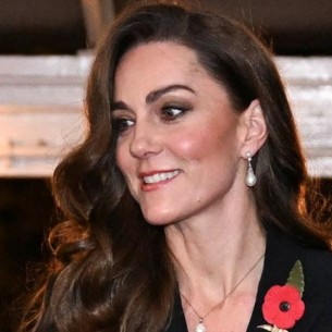 Elegancija u crnom - Kate Middleton očarala prisutne na gala večeri