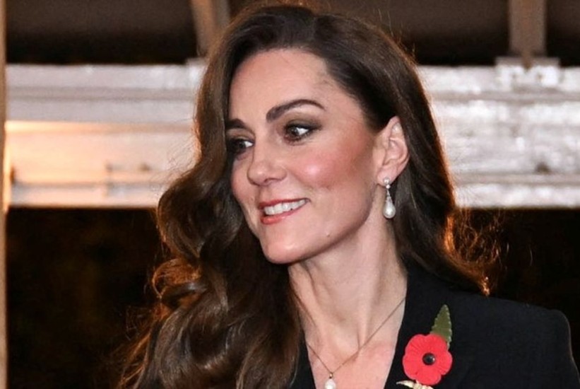 Elegancija u crnom - Kate Middleton očarala prisutne na gala večeri