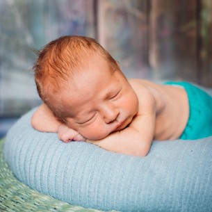 Zašto se neke bebe rađaju s kosom, a druge su ćelave?